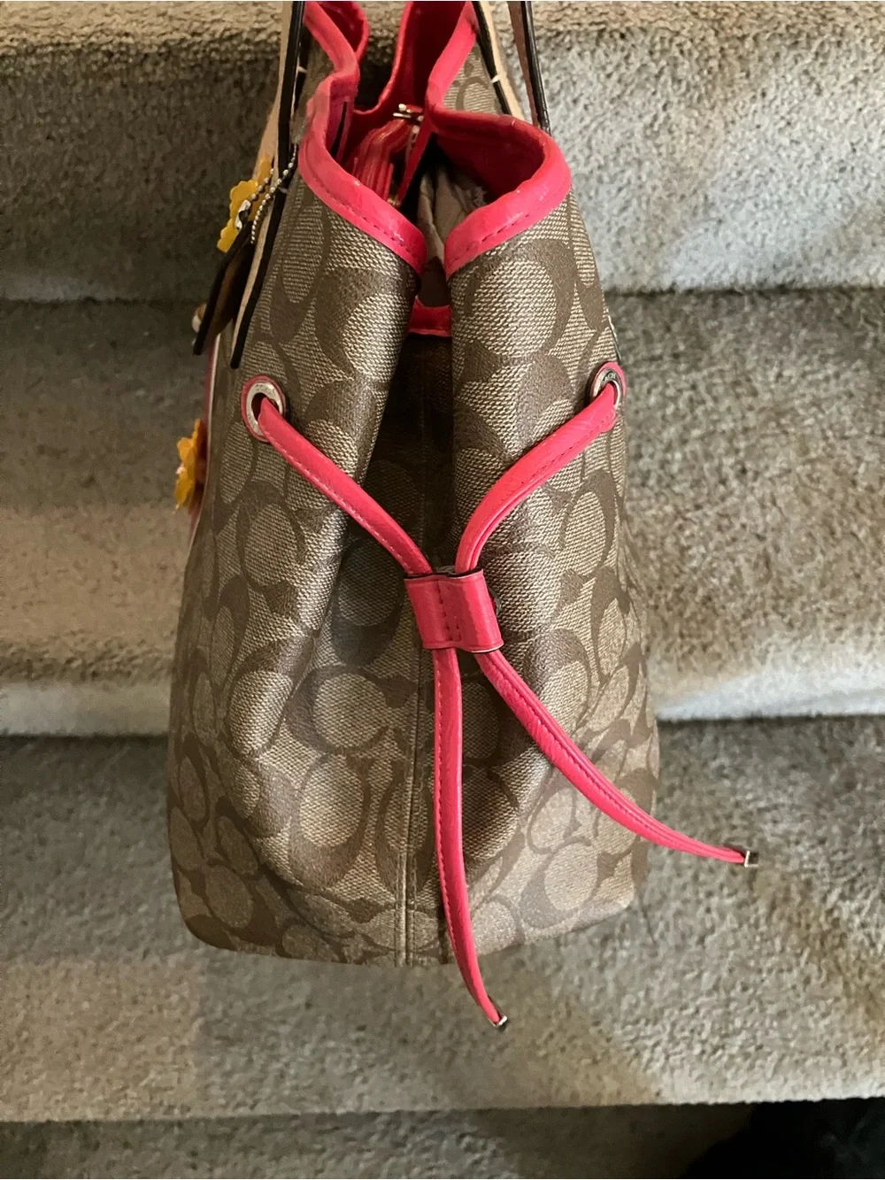 EXCELLENT CONDITION! COACH LARGE SIGNATURE STRIPE DRAWSTRING CARRYALL W FLOWERS
